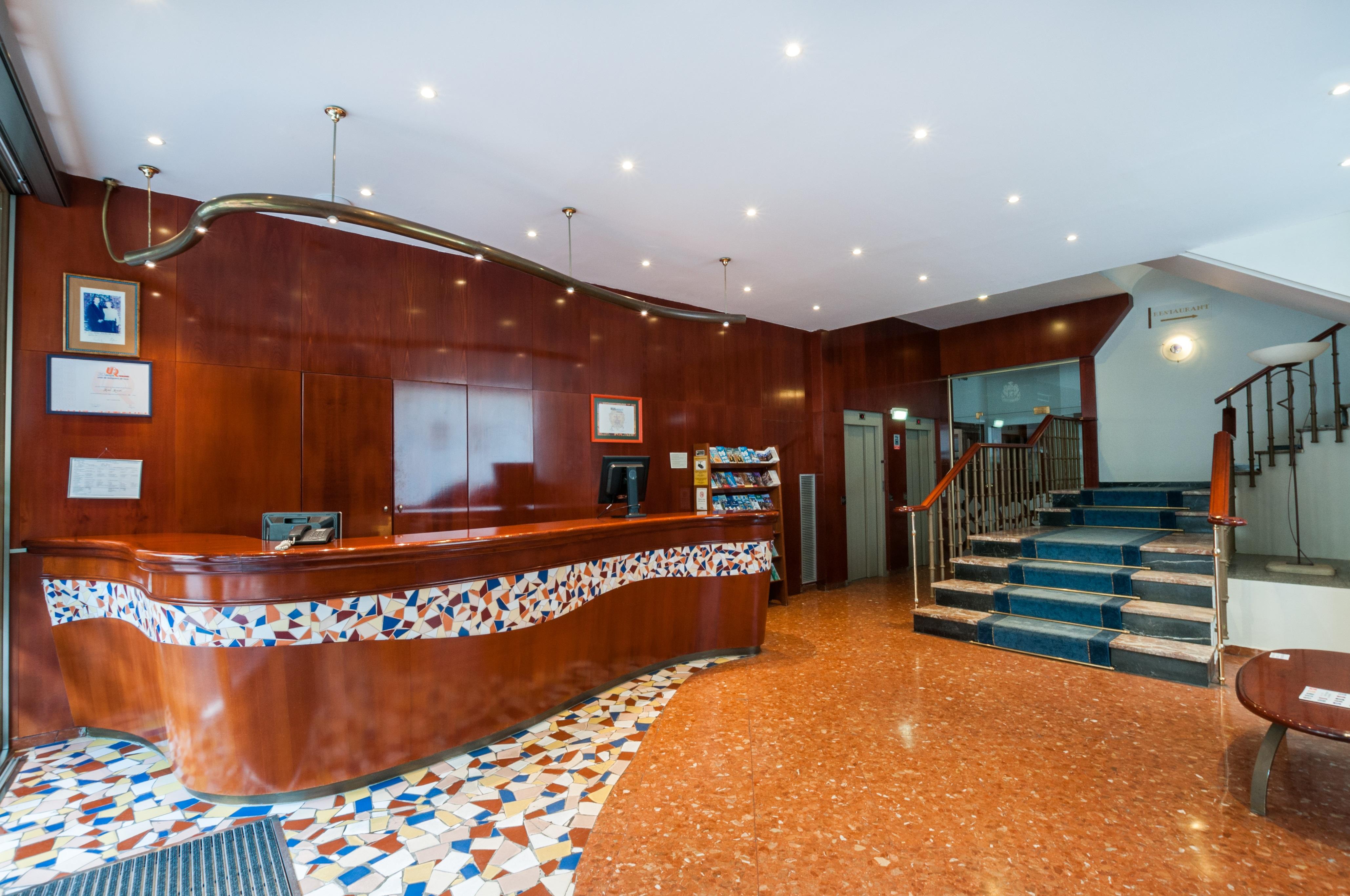 Hotel Gaudi Reus Luaran gambar