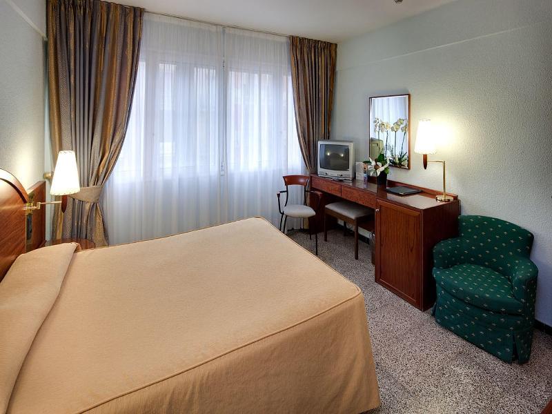 Hotel Gaudi Reus Luaran gambar
