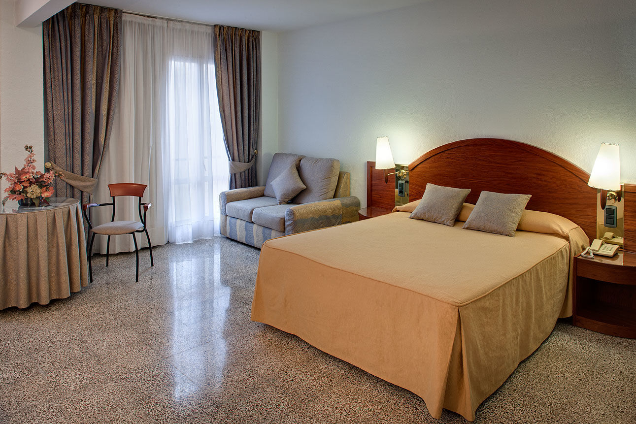Hotel Gaudi Reus Luaran gambar