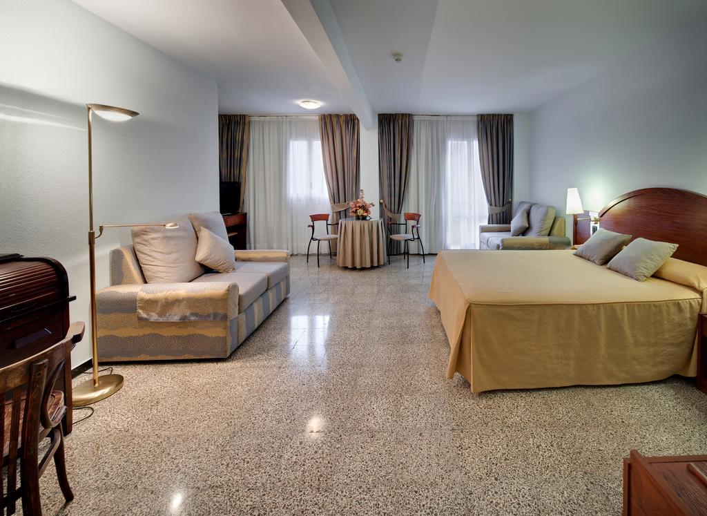 Hotel Gaudi Reus Luaran gambar