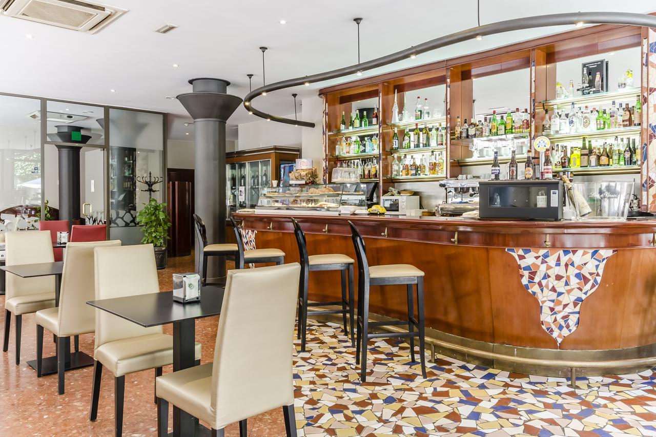 Hotel Gaudi Reus Luaran gambar