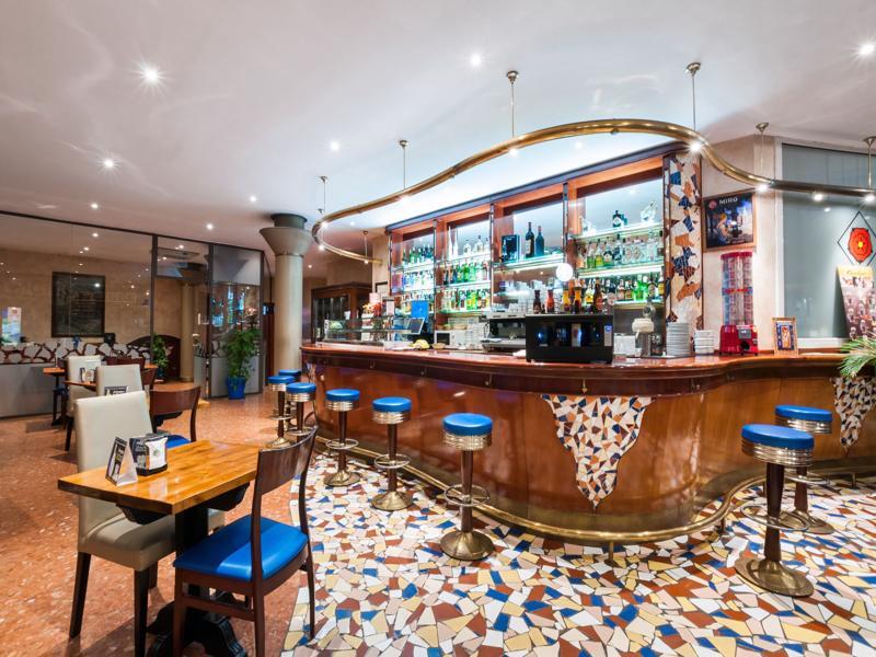 Hotel Gaudi Reus Luaran gambar